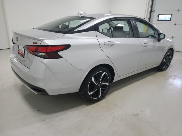 Used 2024 Nissan Versa SR FWD image 6