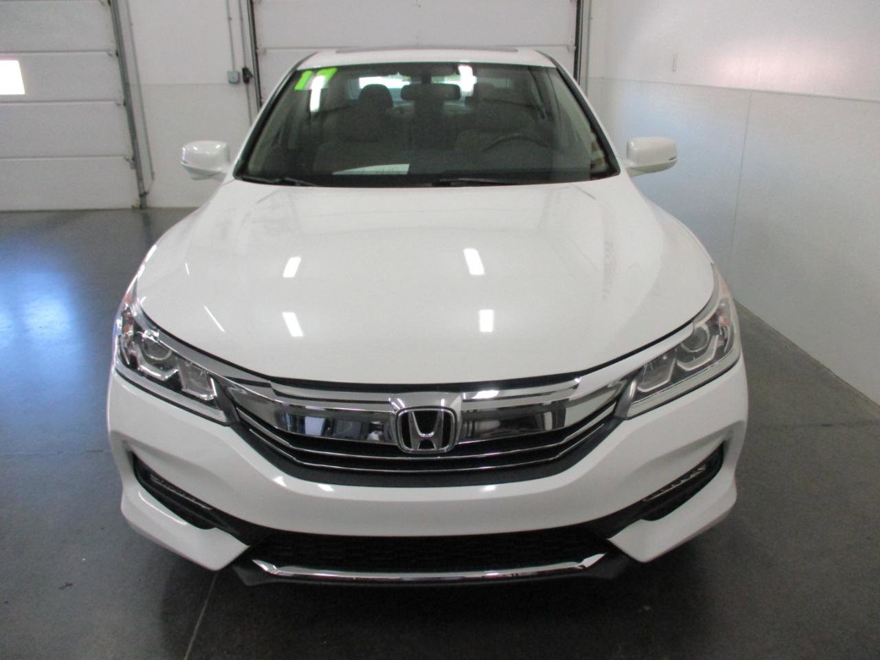 Used 2017 Honda Accord EX-L image 8