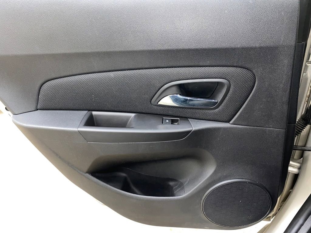 Used 2016 Chevrolet Cruze LT w/ Technology Package image 21