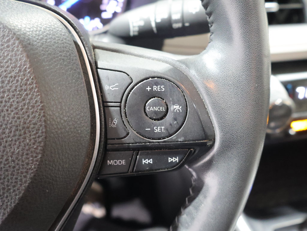 Used 2021 Toyota RAV4 XLE Premium AWD/4WD image 36