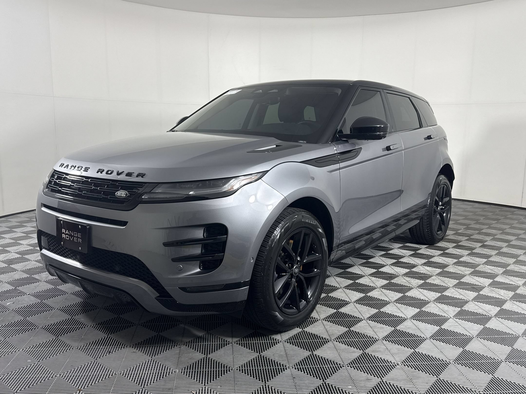 Used 2024 Land Rover Range Rover Evoque Dynamic SE AWD/4WD image 1