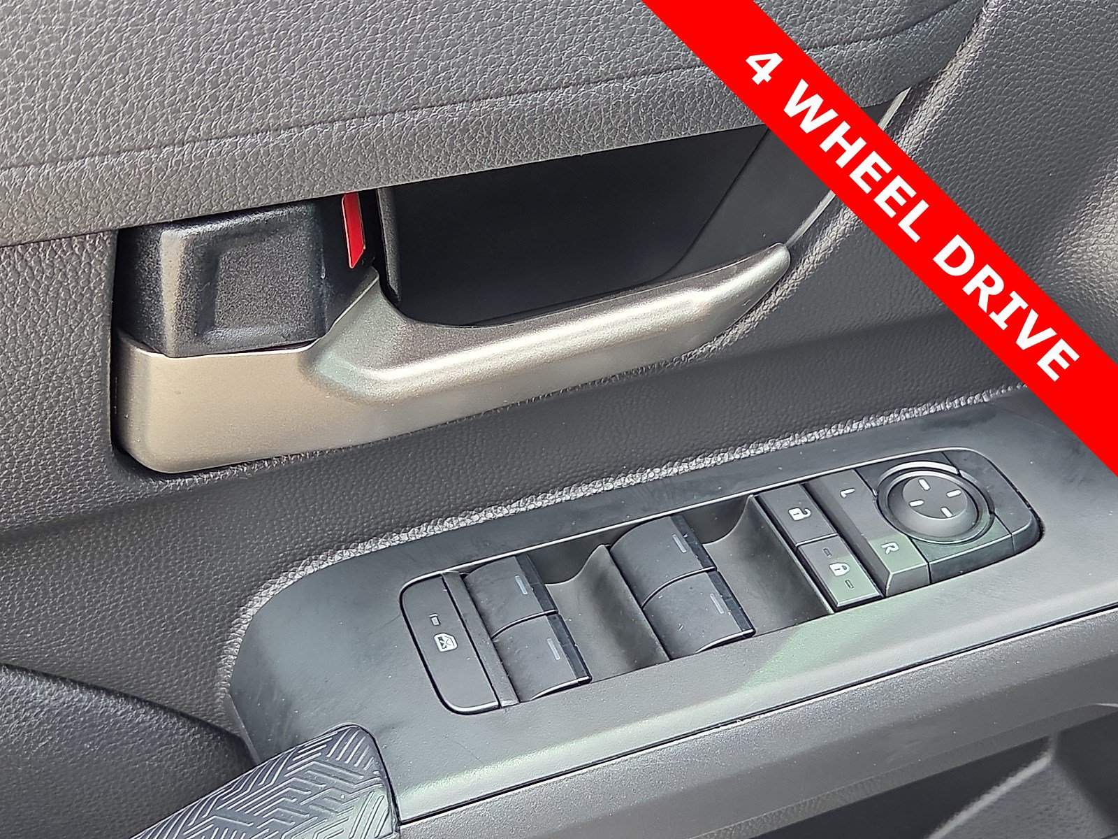 Used 2025 Toyota Tacoma TRD Sport AWD/4WD image 13