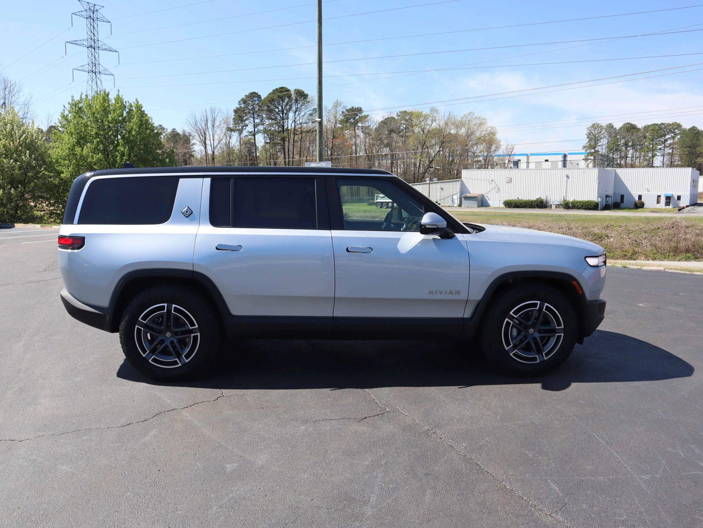 Used 2026 Rivian R1S Adventure image 12