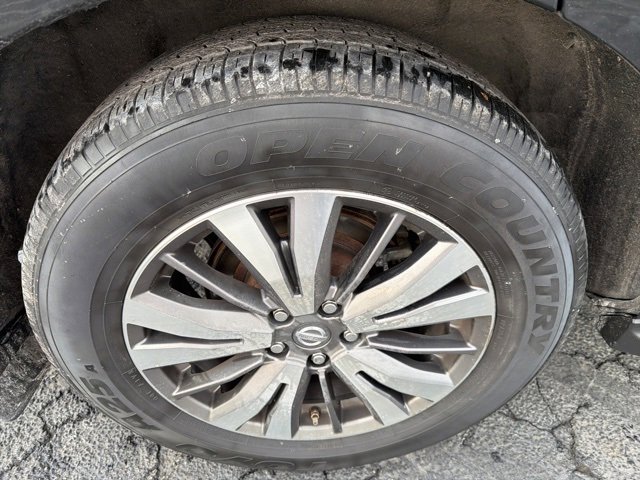 Used 2017 Nissan Pathfinder SV image 30