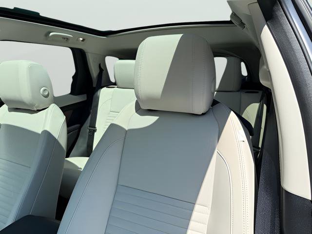 New 2025 Land Rover Discovery Sport S AWD/4WD image 17