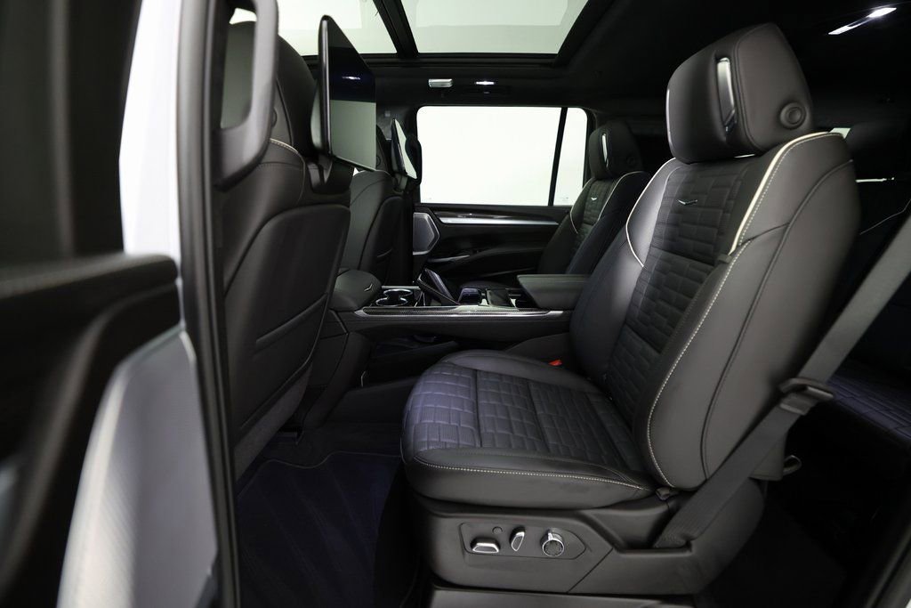 Used 2026 Cadillac Escalade ESV V image 15