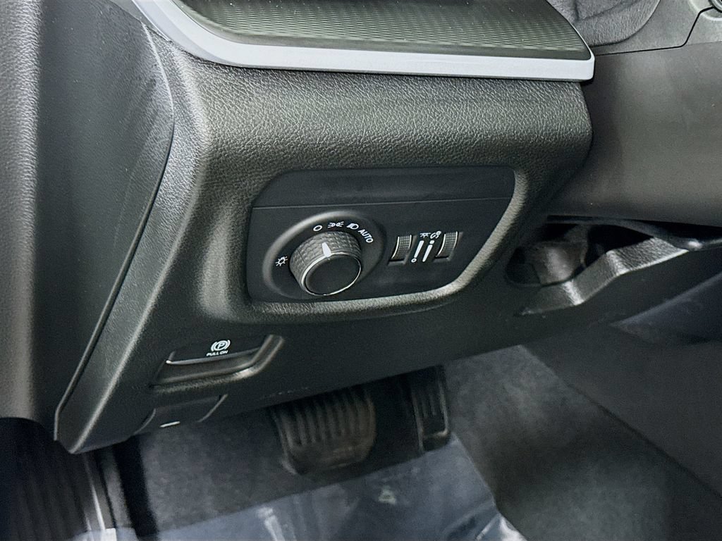Used 2025 Jeep Grand Cherokee Laredo X AWD/4WD image 19