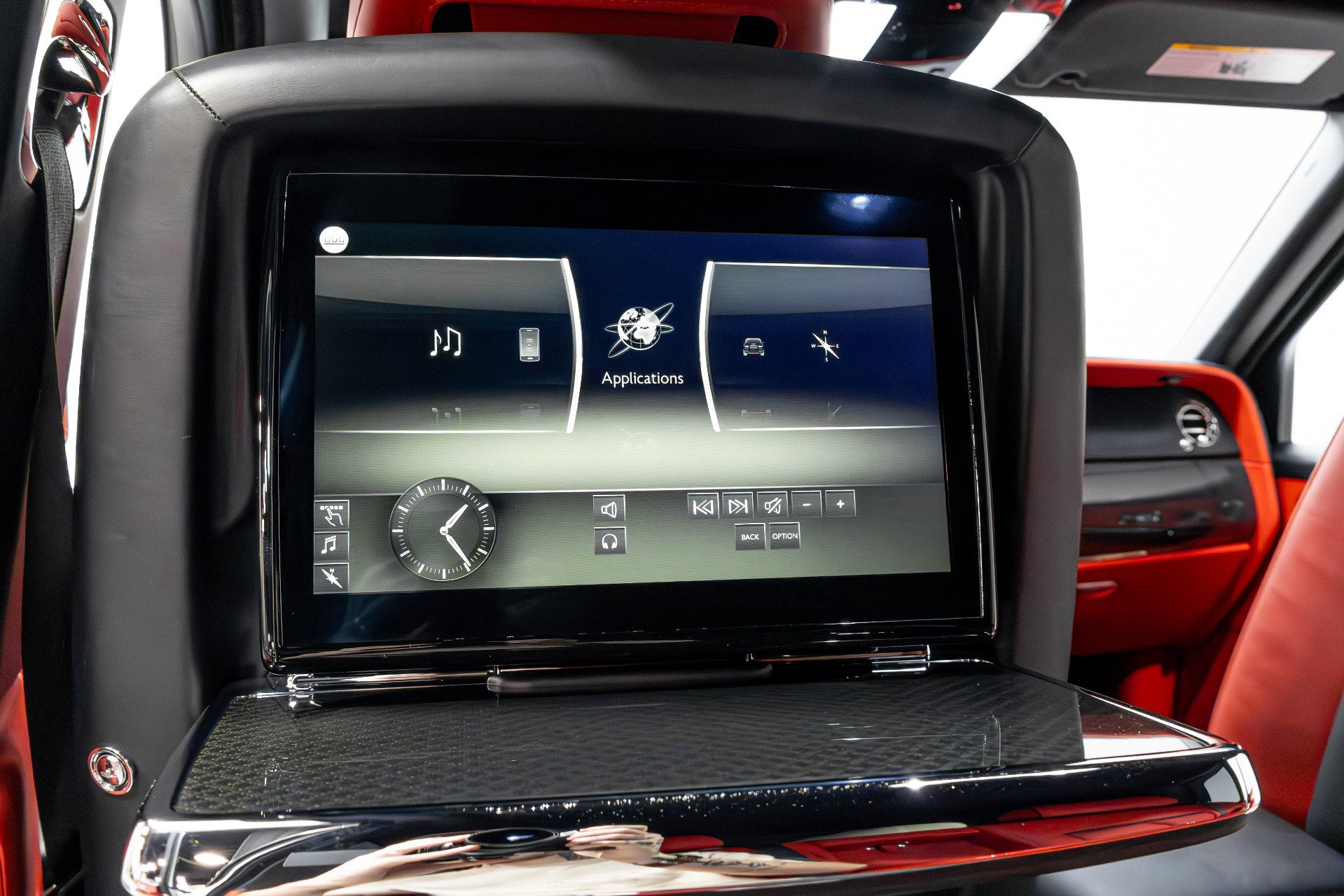 Used 2021 Rolls-Royce Cullinan Black Badge image 40