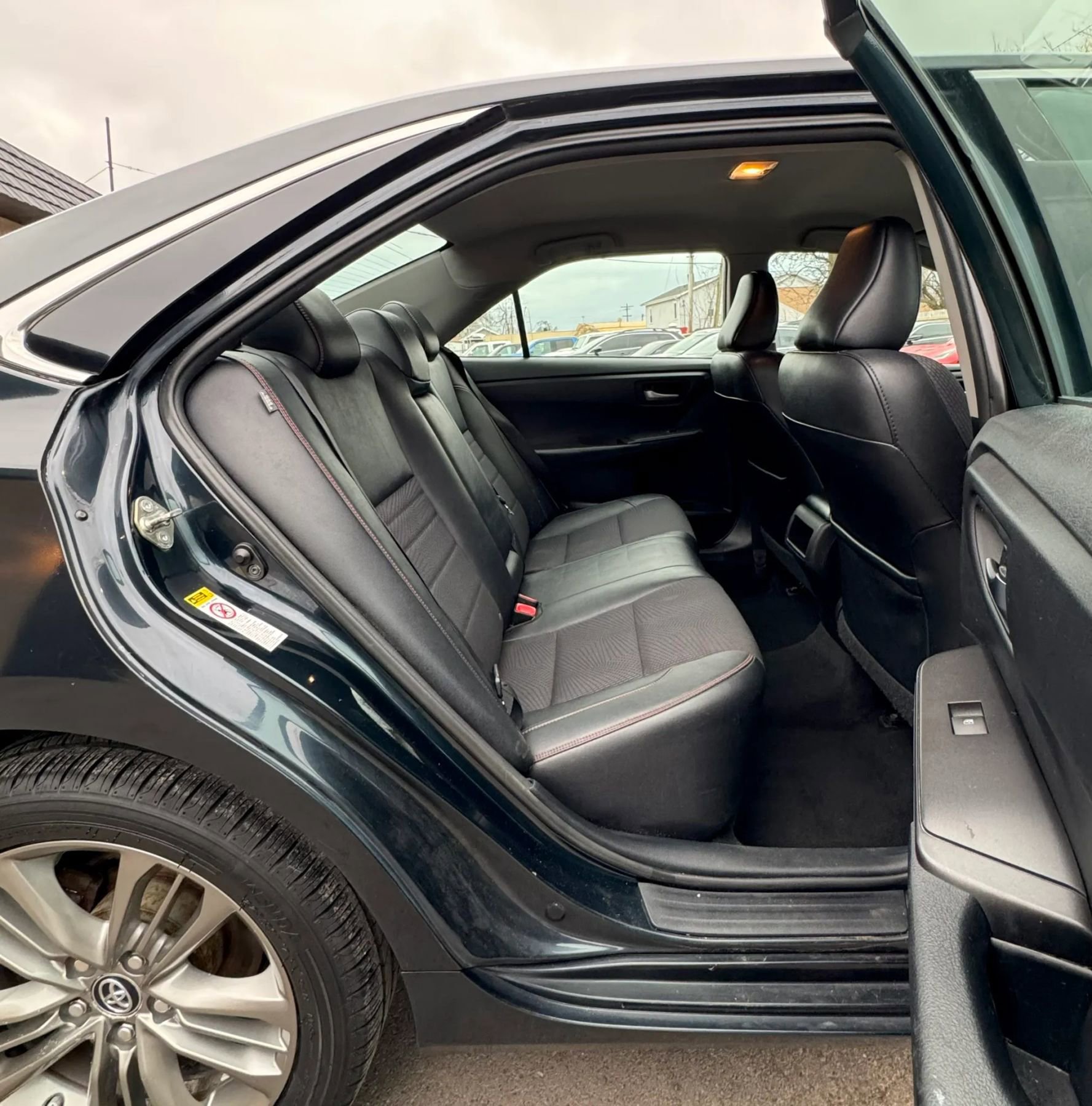 Used 2017 Toyota Camry SE FWD image 7