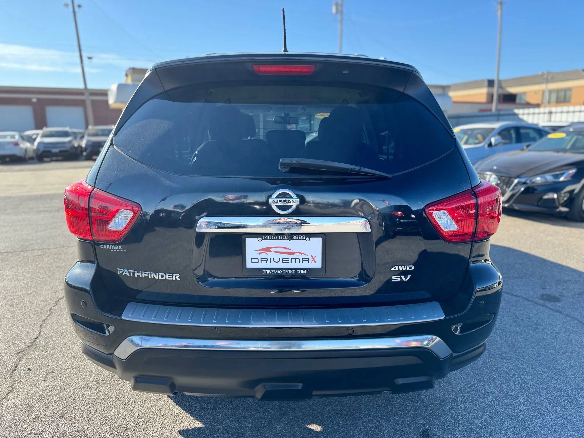 Used 2017 Nissan Pathfinder SV image 4