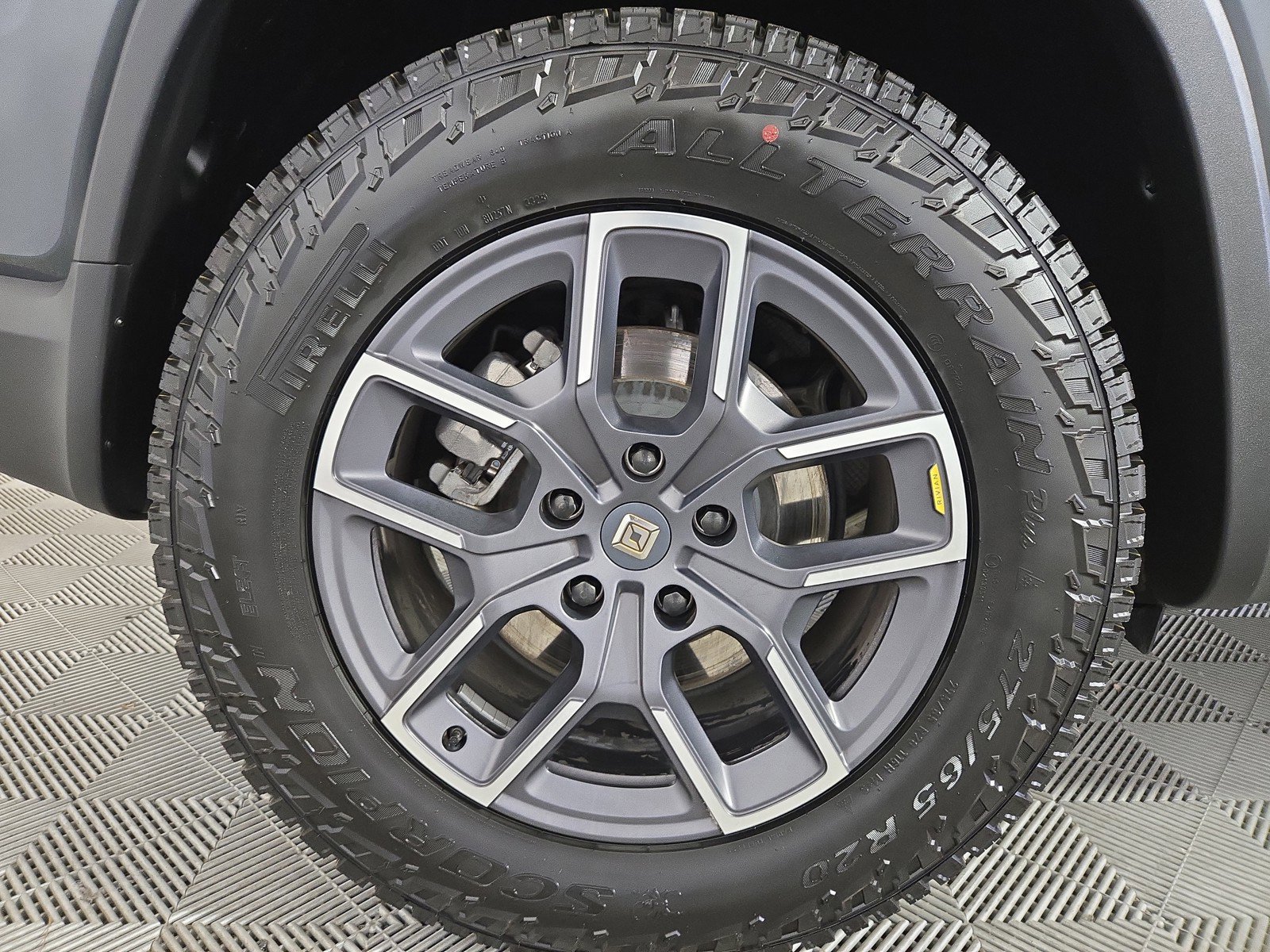 Used 2024 Rivian R1S Adventure image 12