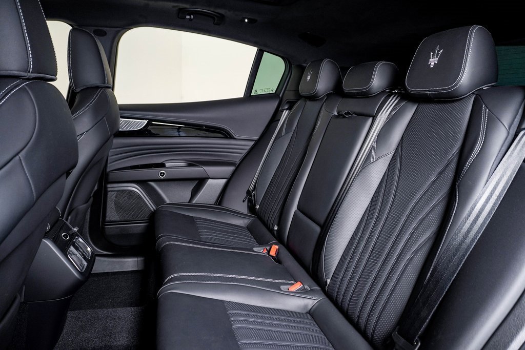 Certified 2025 Maserati Grecale Folgore image 17