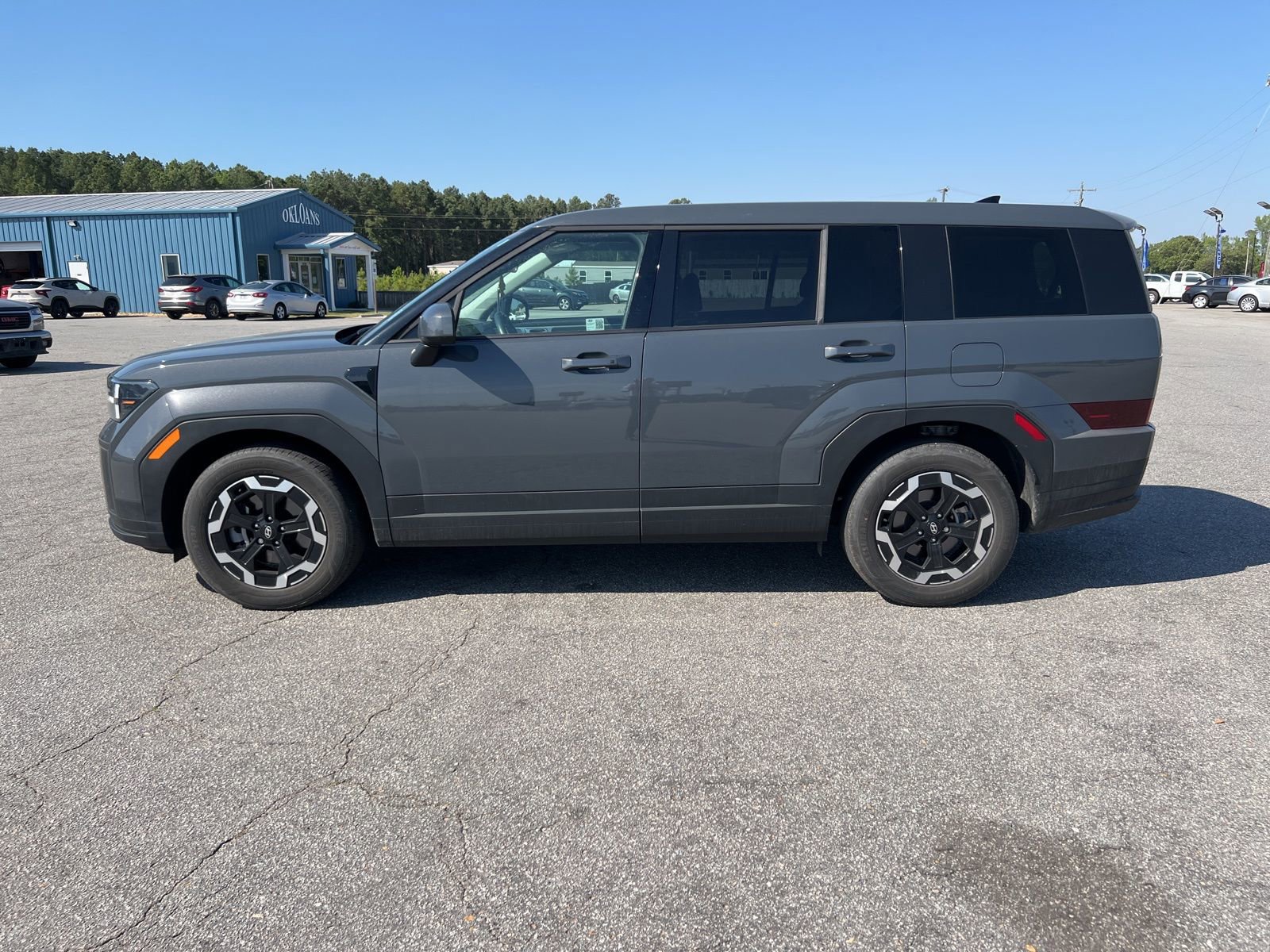 Used 2024 Hyundai Santa Fe SE image 2