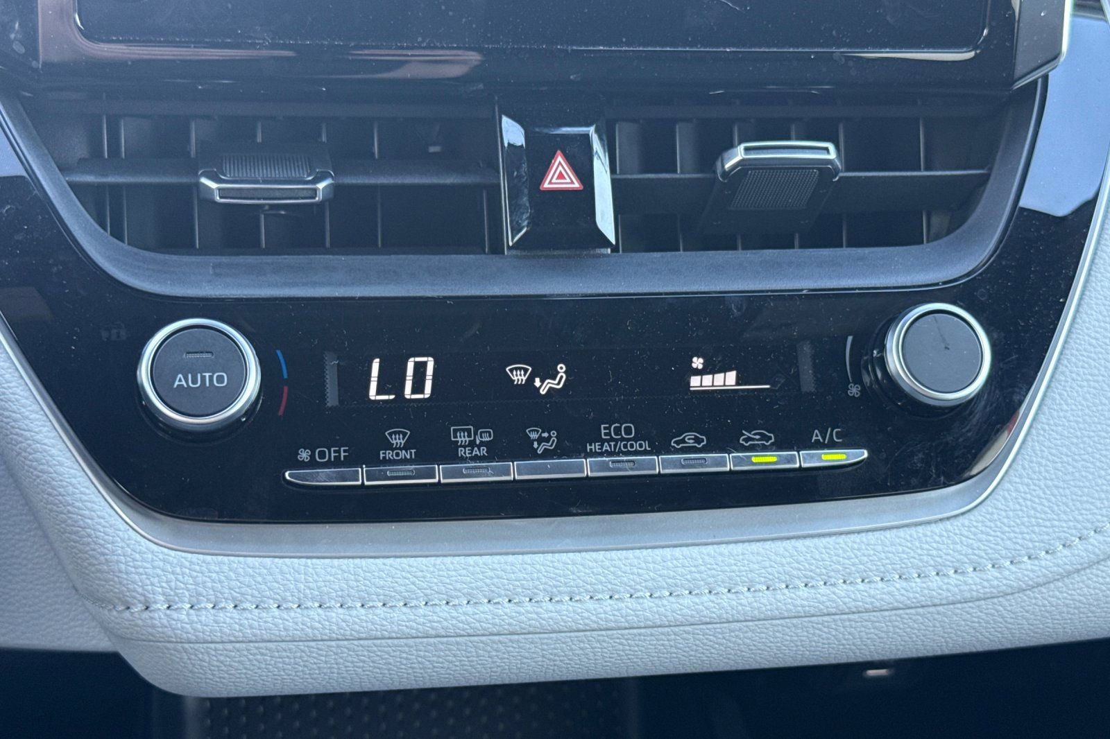 Used 2025 Toyota Corolla SE image 27