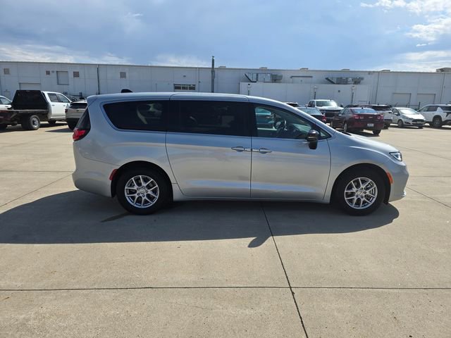 Used 2024 Chrysler Pacifica Touring-L image 14