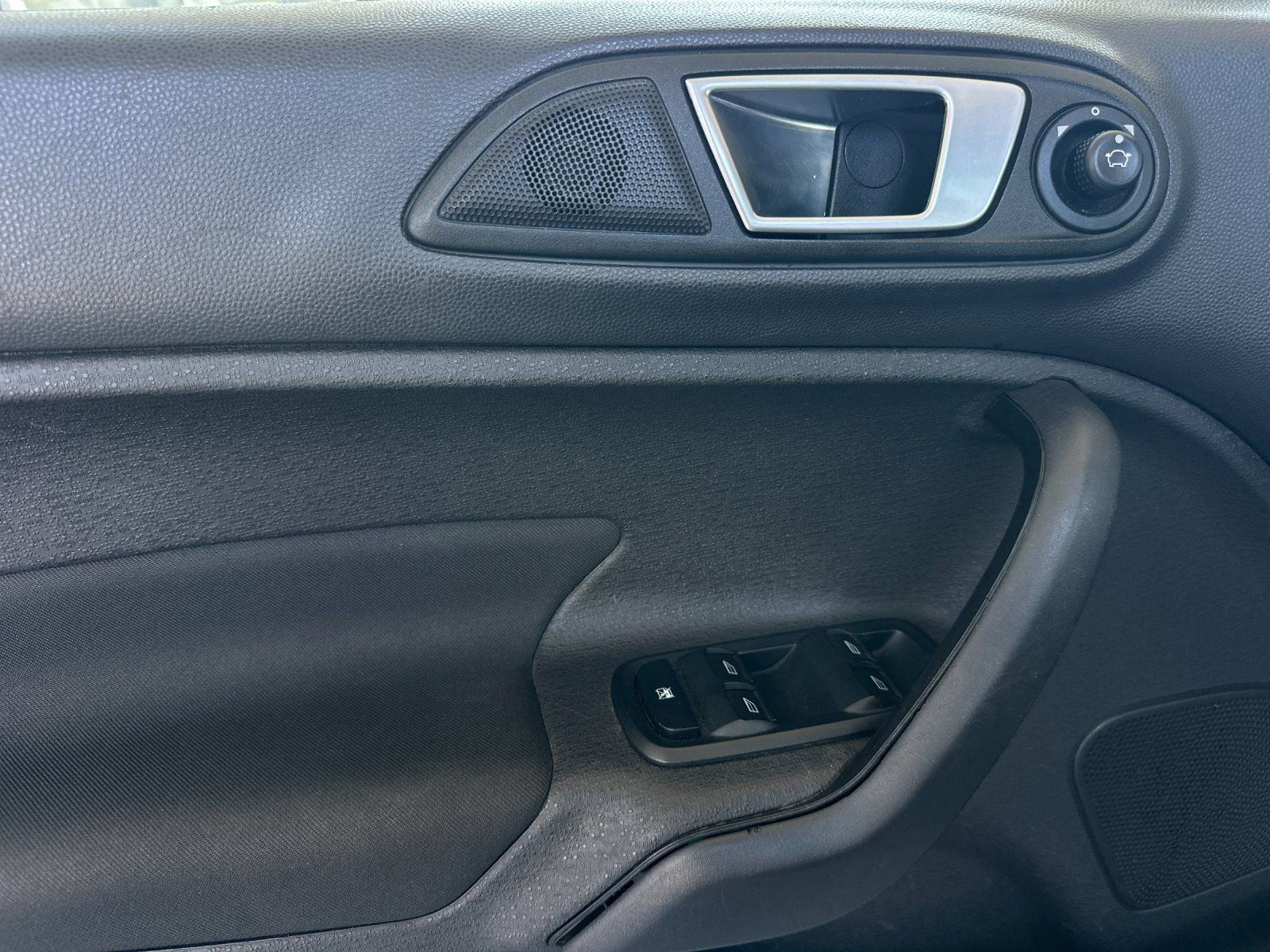 Used 2015 Ford Fiesta SE image 10