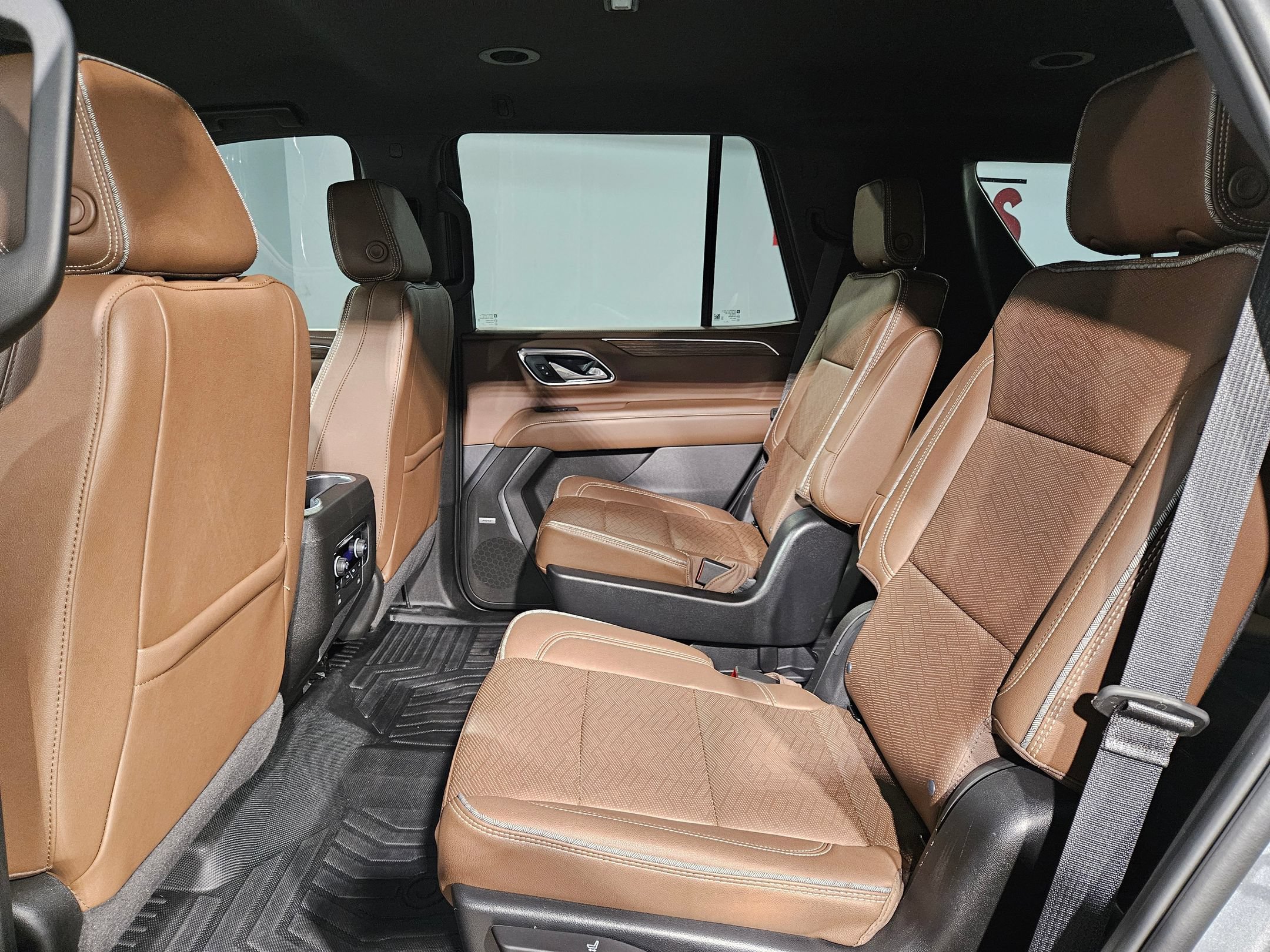 Used 2024 Chevrolet Tahoe High Country AWD/4WD image 36