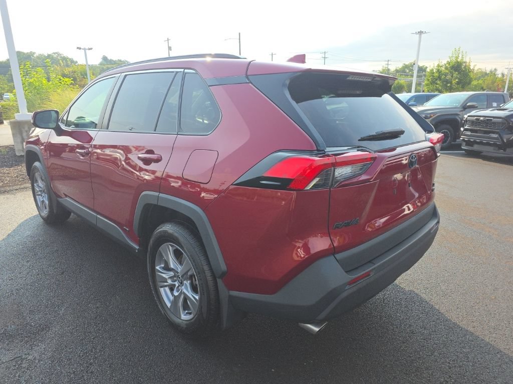 Certified 2022 Toyota RAV4 XLE w/ Convenience Package AWD/4WD image 4