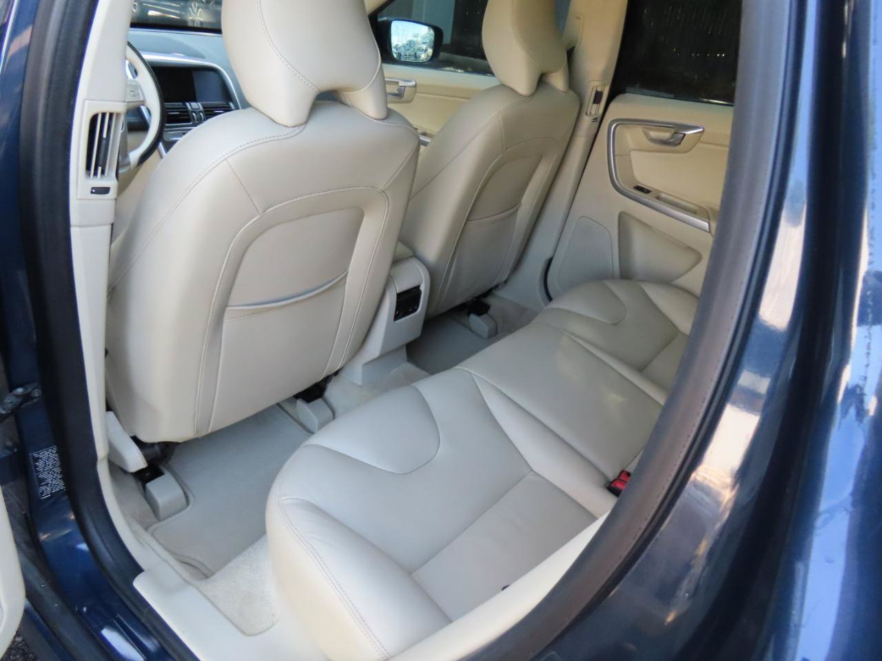 Used 2015 Volvo XC60 T5 Platinum FWD image 10