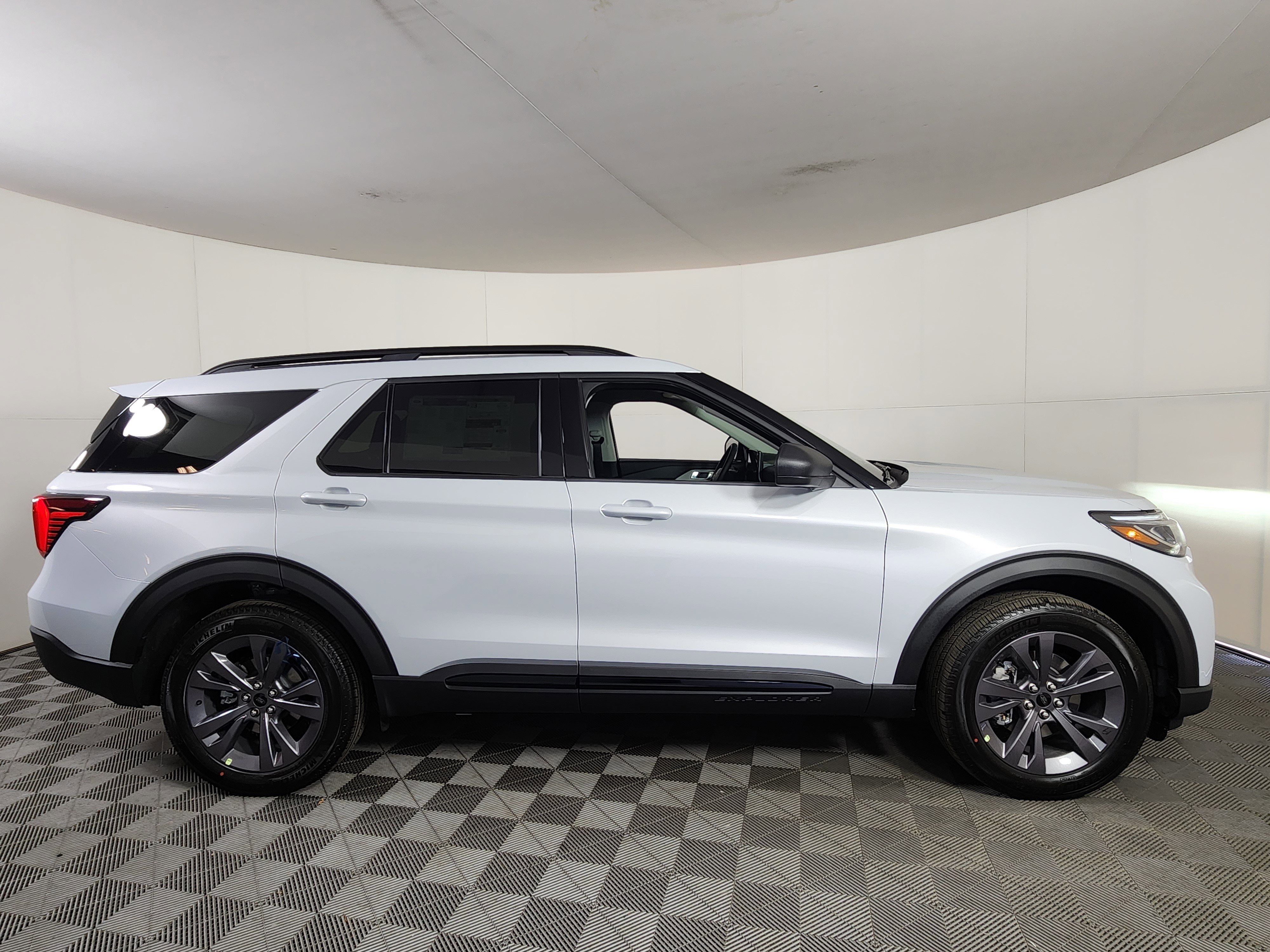 New 2026 Ford Explorer Active w/ Active Comfort Package image 8