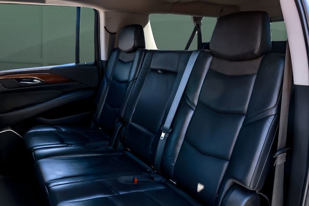 Used 2018 Cadillac Escalade ESV Luxury image 13