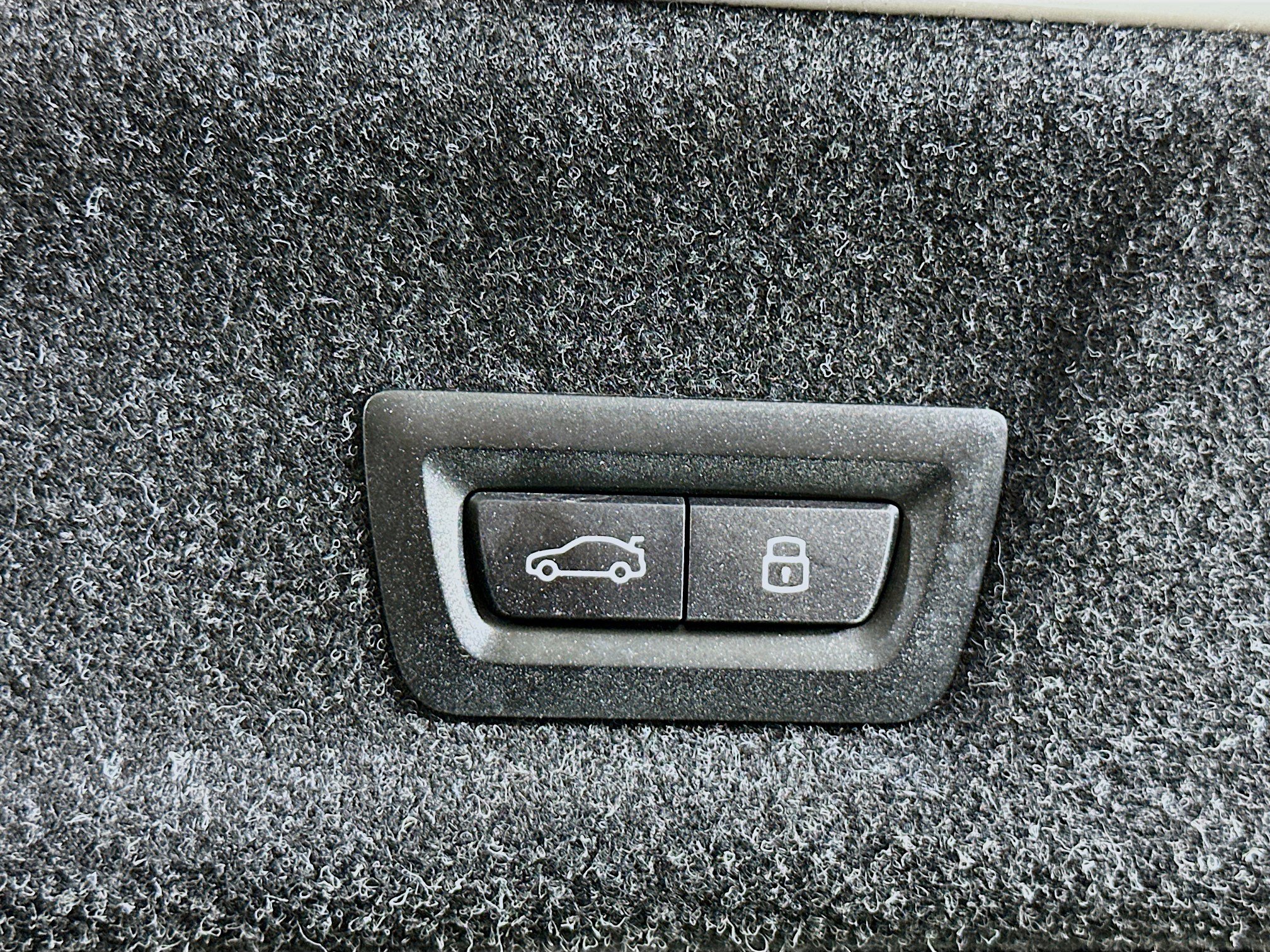 Used 2025 BMW 330i Sedan w/ Convenience Package image 29