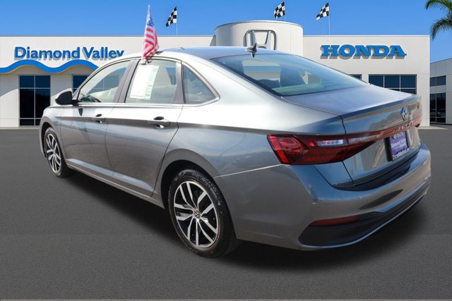 Used 2025 Volkswagen Jetta SE image 4