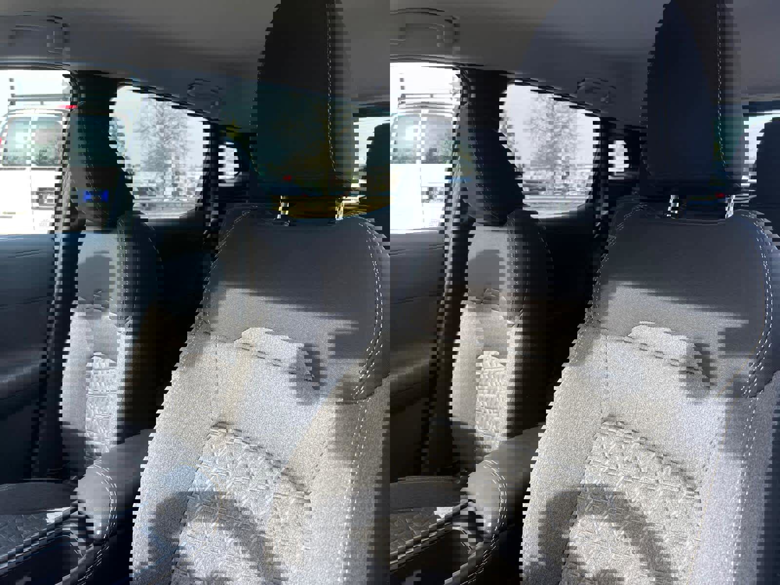 Used 2025 Nissan Kicks SV AWD/4WD image 13