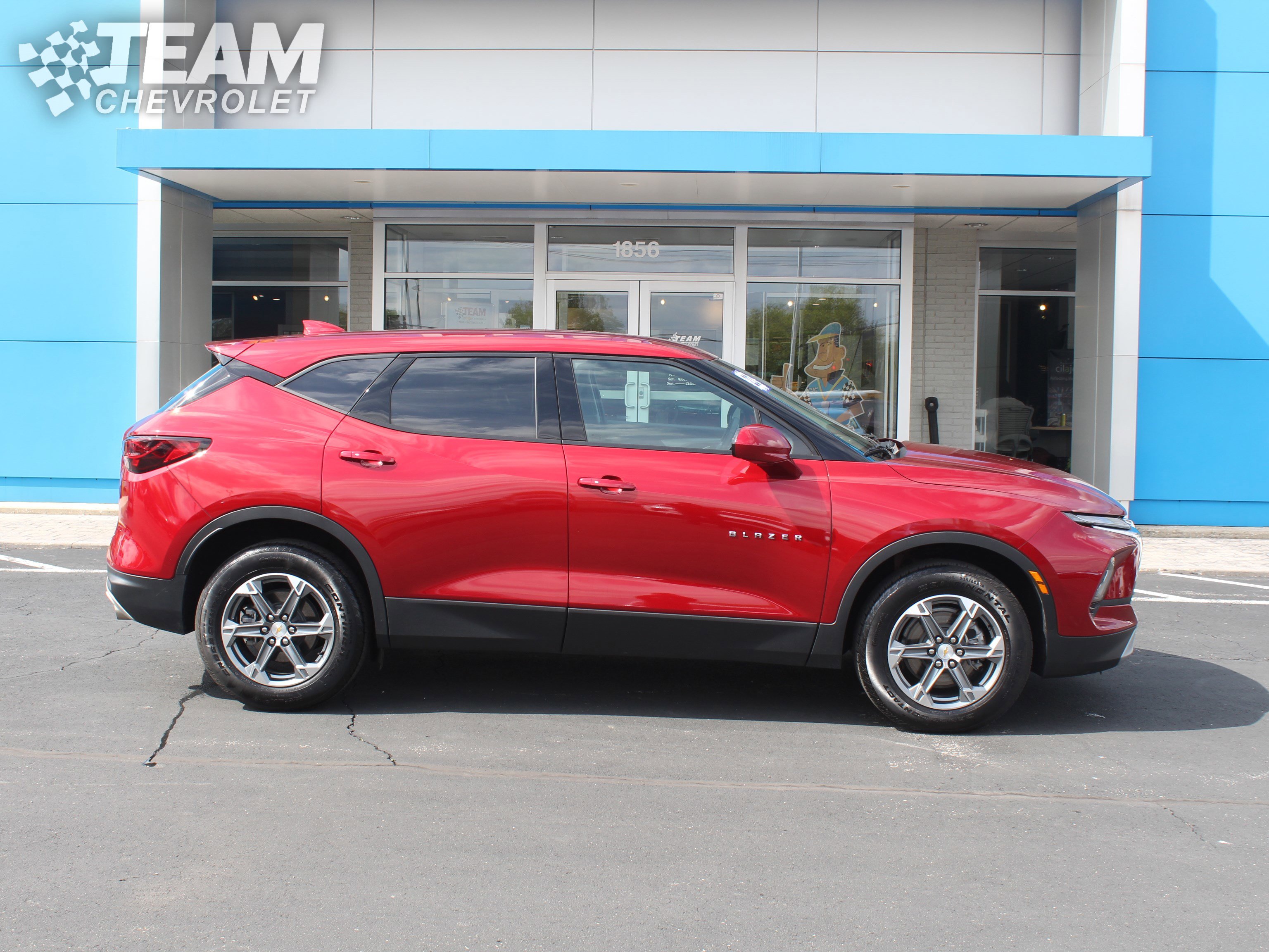 Used 2023 Chevrolet Blazer LT w/ Driver Confidence Package FWD image 3