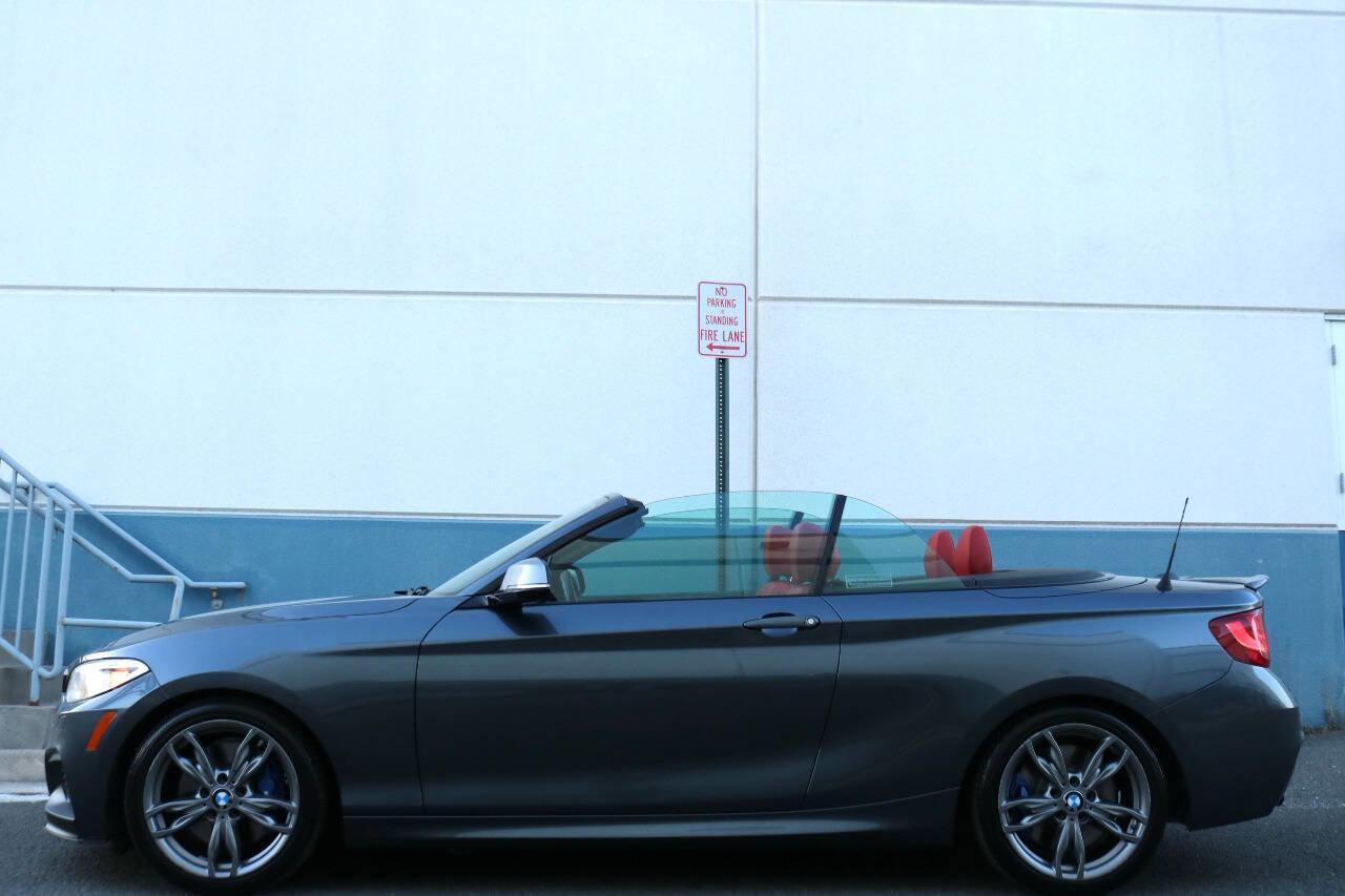Used 2015 BMW M235i Convertible image 16