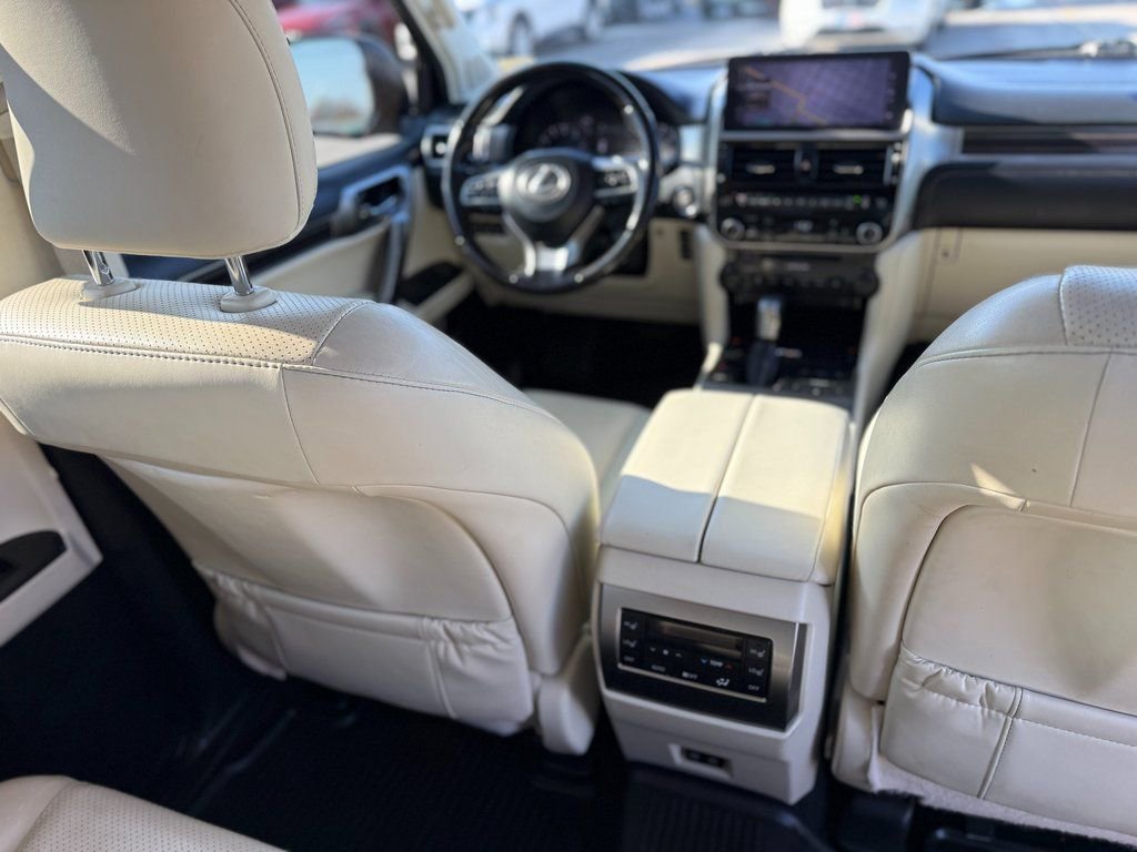 Used 2022 Lexus GX 460 Luxury w/ Off Road Package AWD/4WD image 17