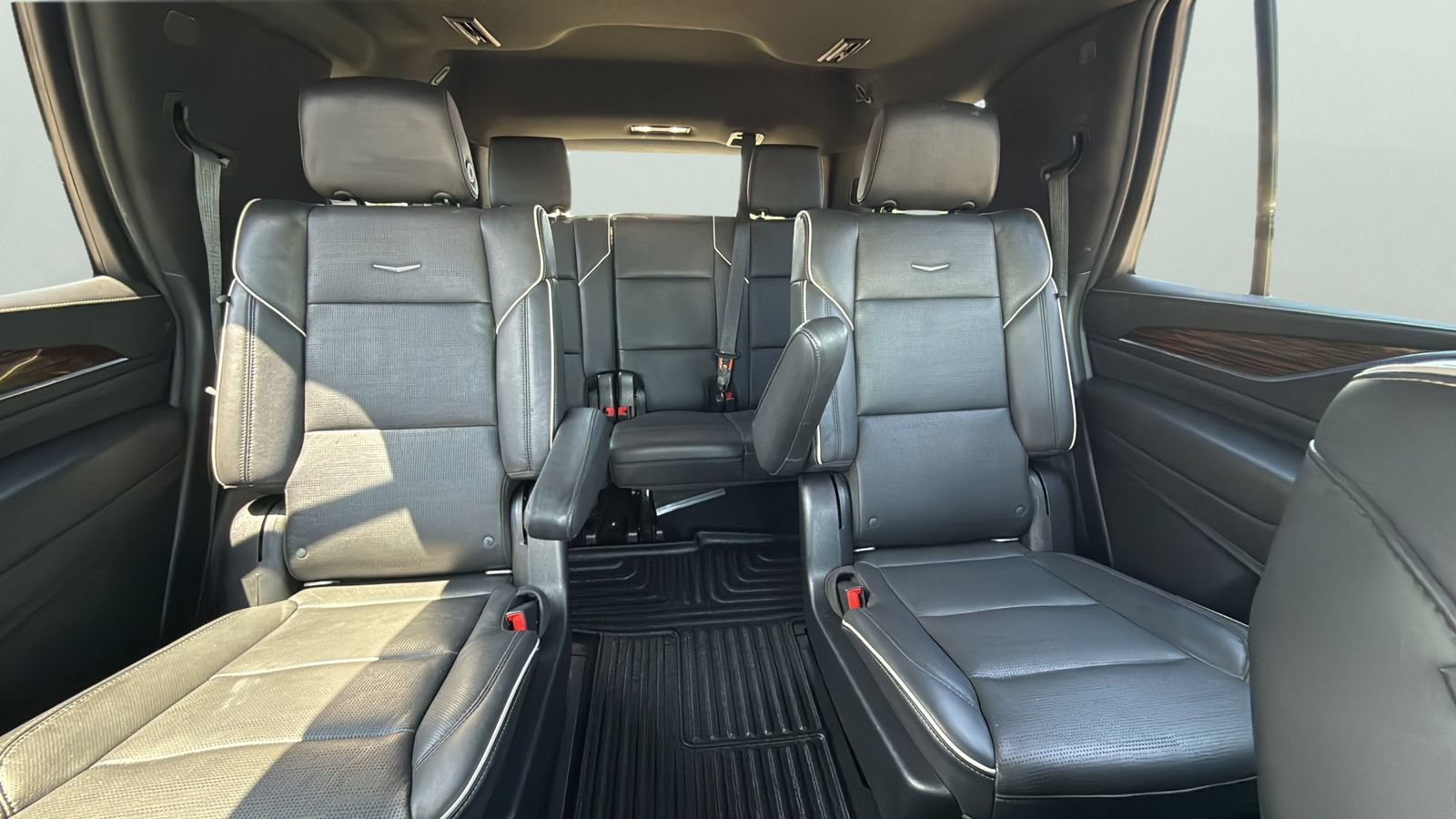 Used 2021 Cadillac Escalade Premium Luxury RWD image 25