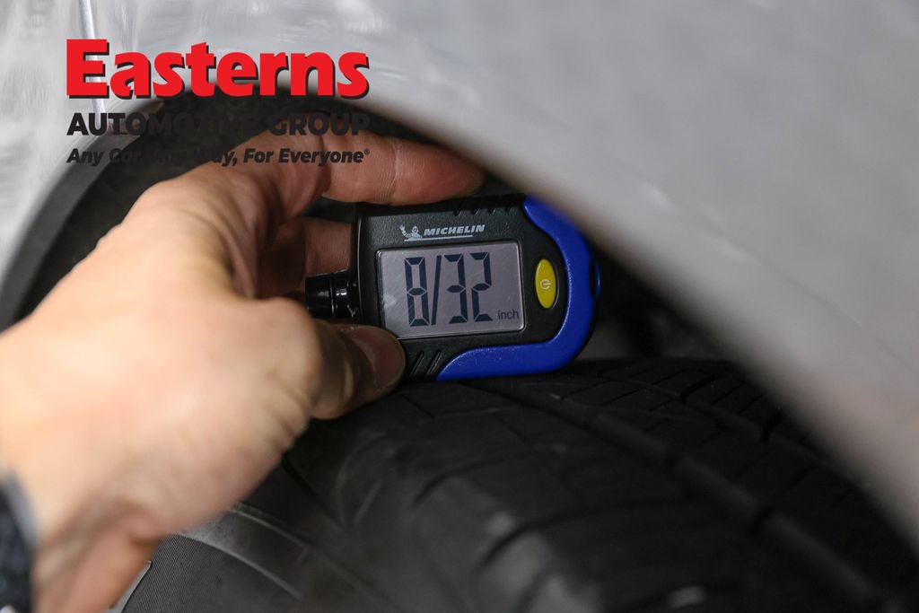 Used 2021 Chrysler Pacifica Touring-L FWD image 29