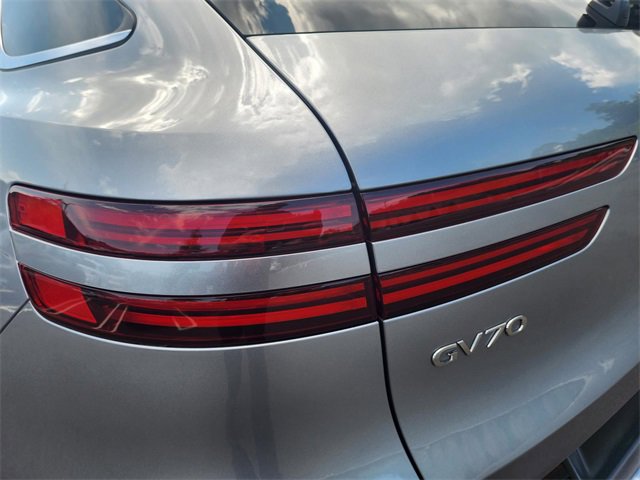 Used 2024 Genesis GV70 2.5T w/ Advanced Package image 9