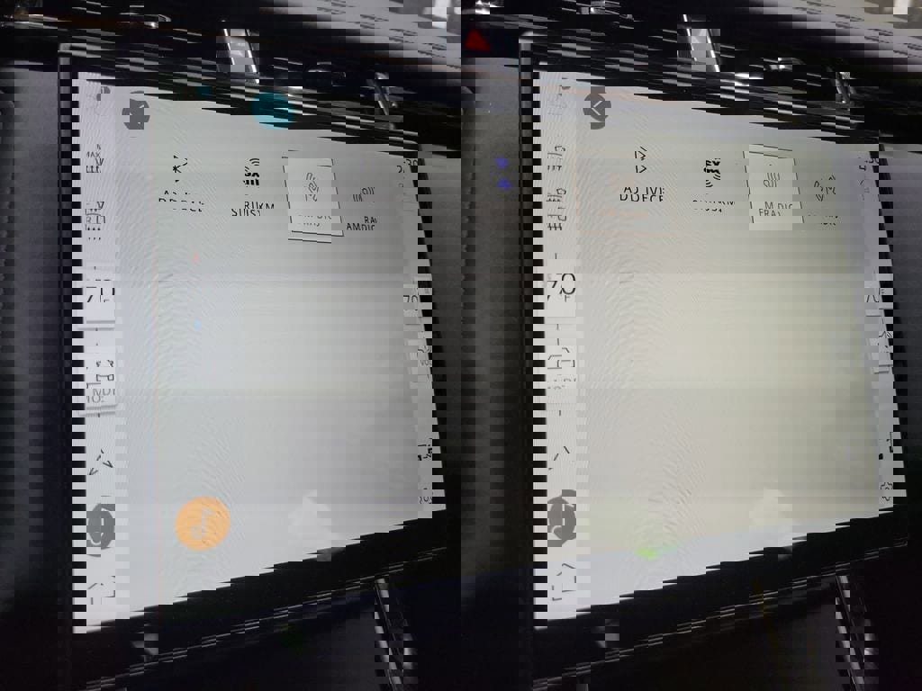 New 2026 Land Rover Range Rover Velar Dynamic SE image 32