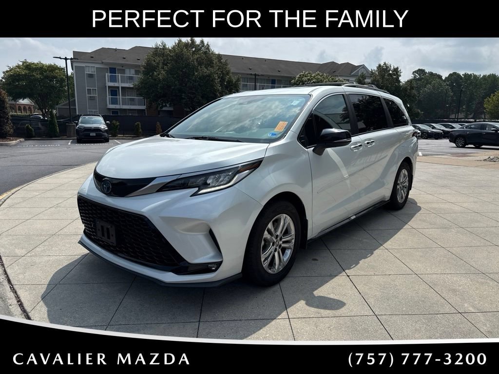 Used 2023 Toyota Sienna XSE w/ Protection Package (TMS) AWD/4WD image 3