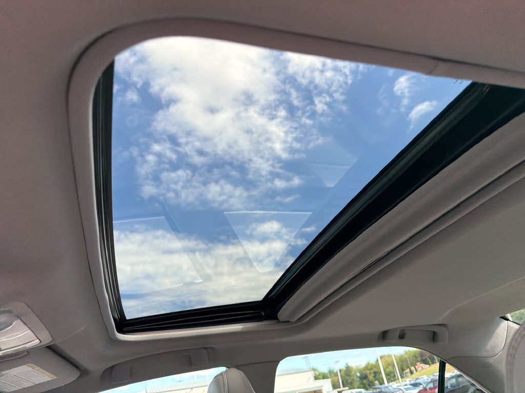 Used 2016 Toyota Camry XLE w/ Moonroof Package FWD image 25