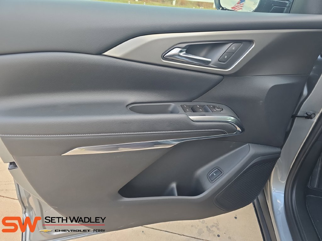 New 2027 Chevrolet Traverse LT w/ Driver Confidence Package FWD image 28