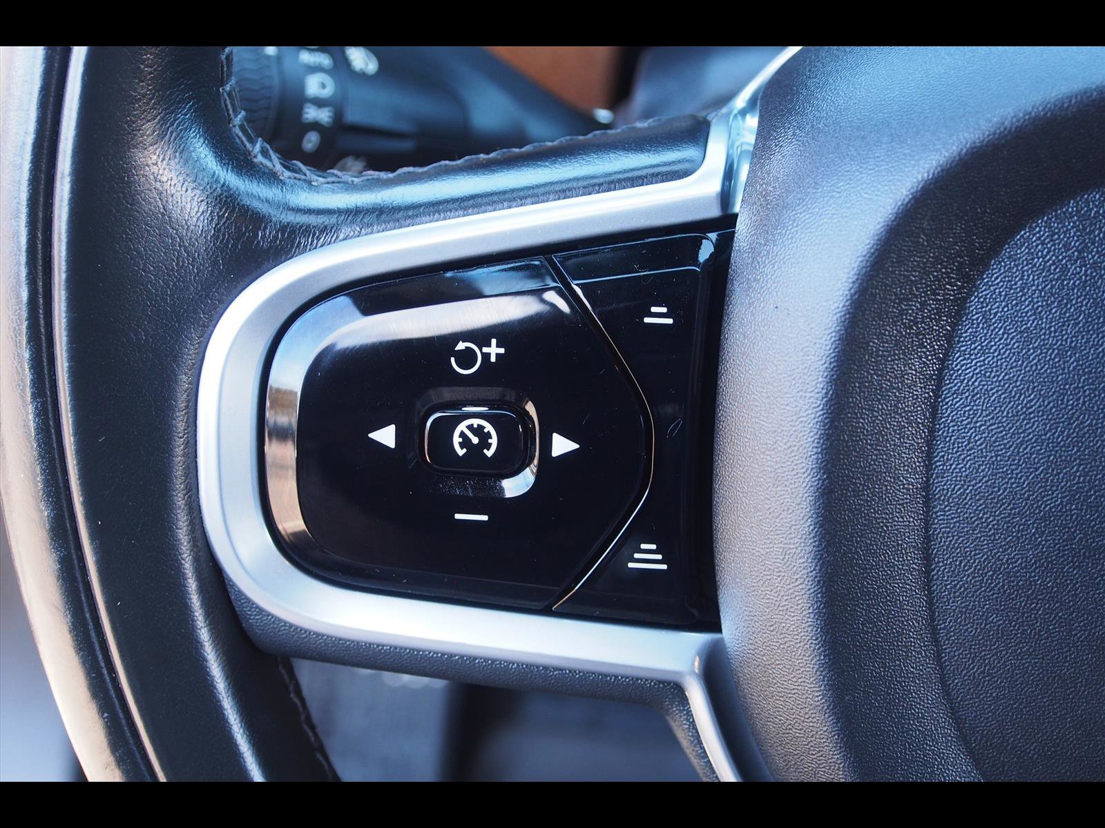 Used 2017 Volvo S90 T6 Inscription w/ Vision Package image 24