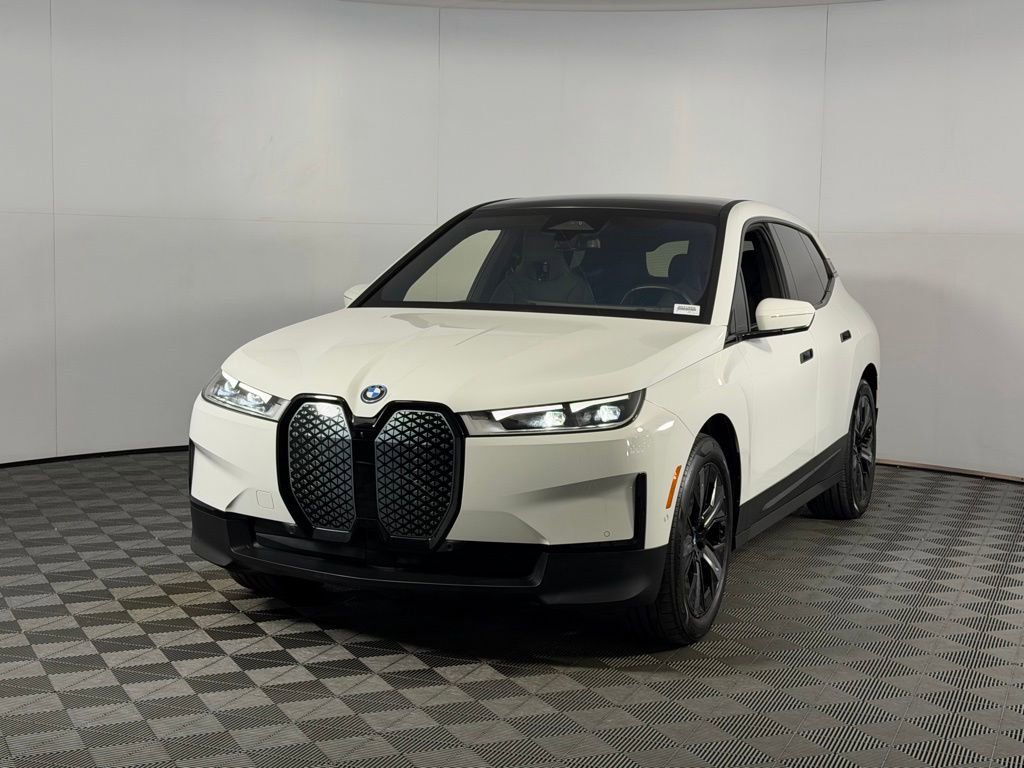 Used 2024 BMW iX xDrive50 w/ Premium Package image 9