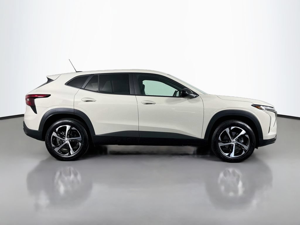 New 2026 Chevrolet Trax RS w/ Sunroof Package FWD image 9