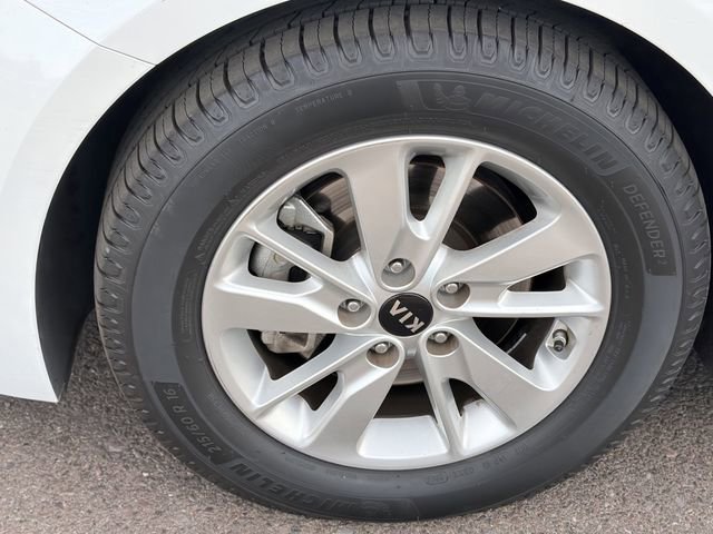 Used 2017 Kia Optima LX w/ Convenience Package FWD image 2