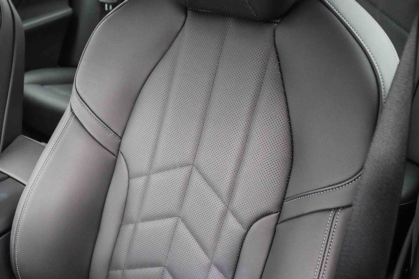 Used 2024 BMW 540i xDrive w/ Premium Package image 26