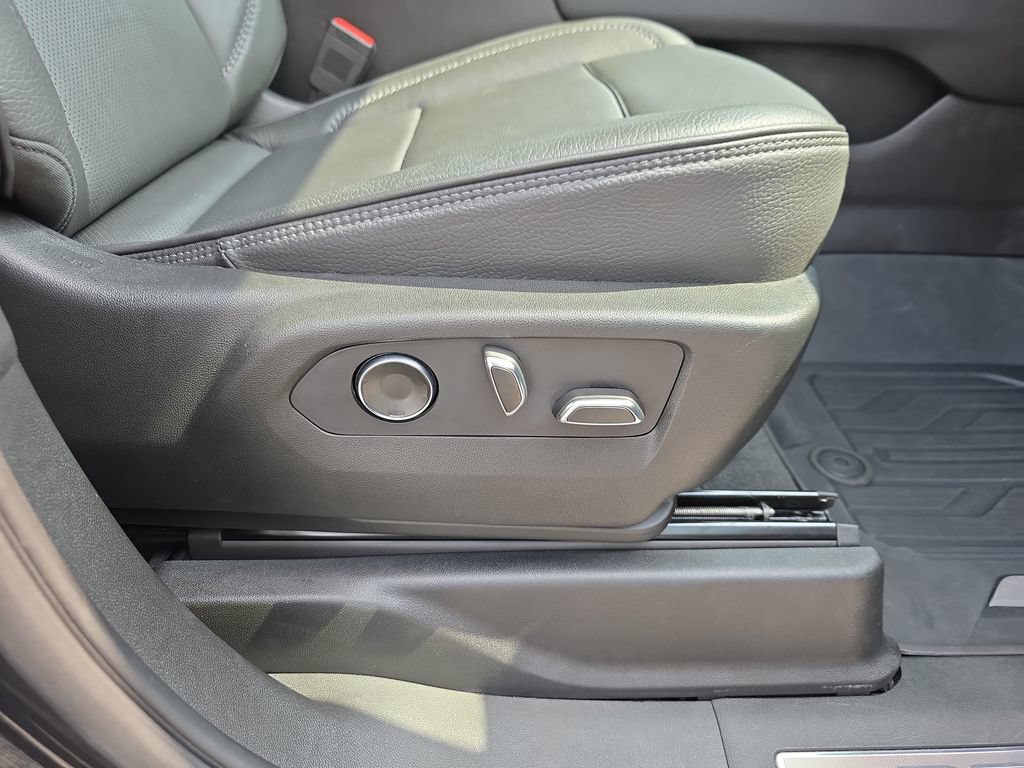 Used 2021 GMC Yukon Denali w/ Denali Premium Package RWD image 42