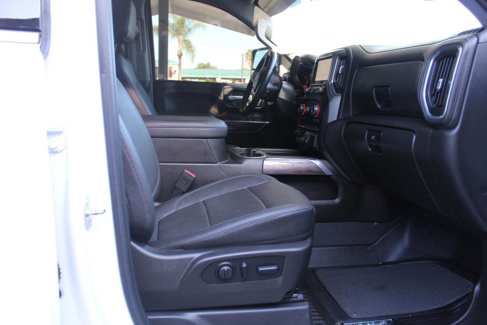 Used 2023 Chevrolet Silverado 2500 LTZ w/ LTZ Plus Package image 10