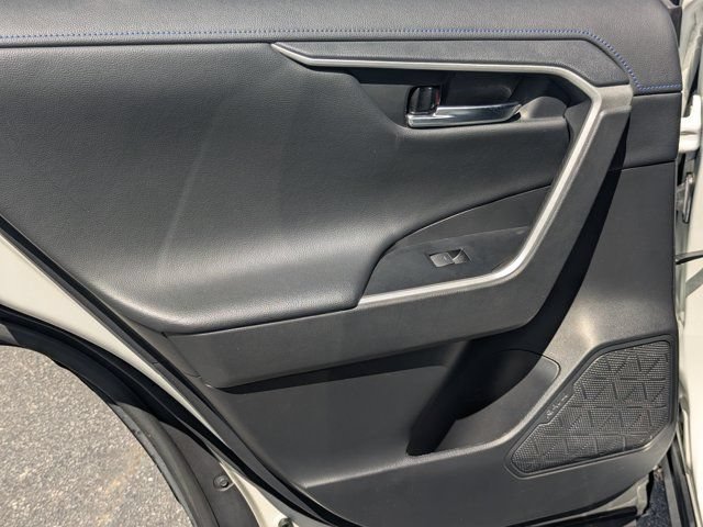 Used 2022 Toyota RAV4 XSE AWD/4WD image 18