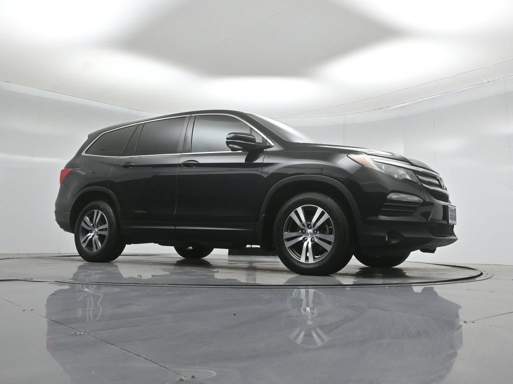 Used 2017 Honda Pilot EX image 2