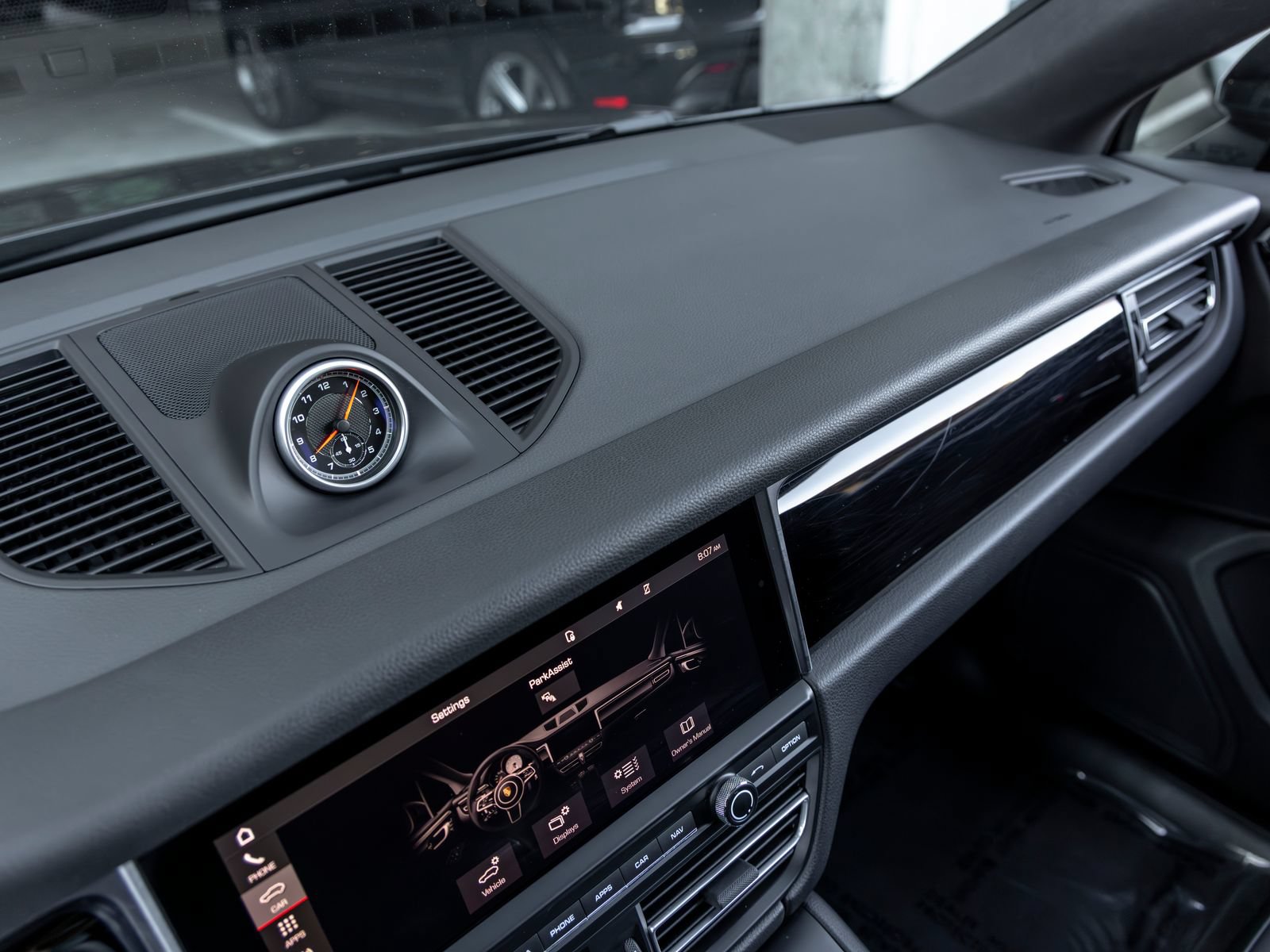 Certified 2021 Porsche Macan AWD/4WD image 35