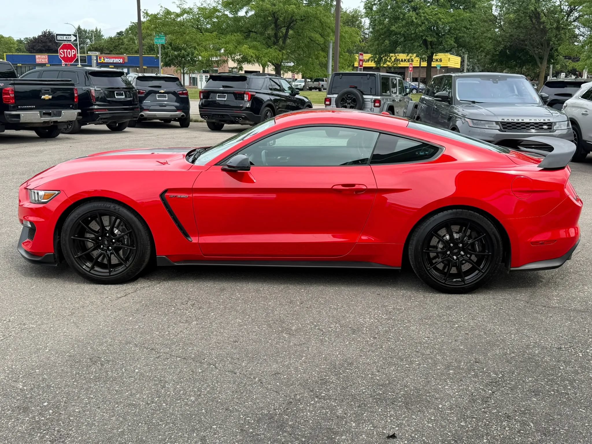 Used 2017 Ford Mustang Shelby GT350 RWD image 2