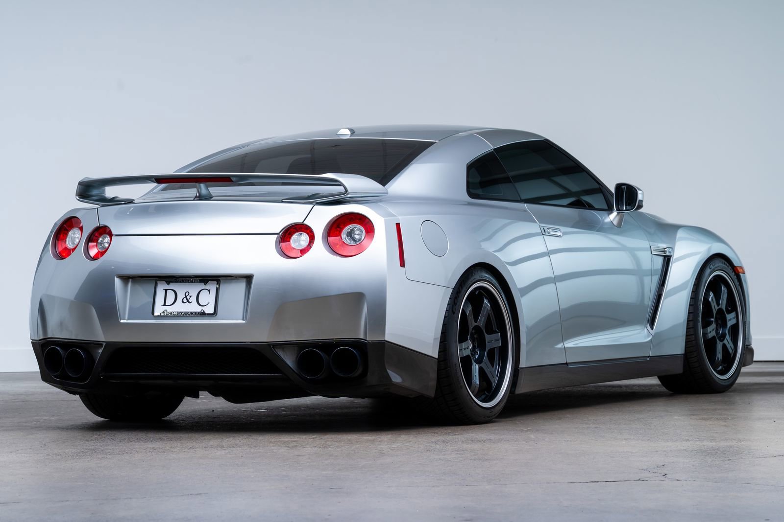 Used 2009 Nissan GT-R Premium AWD/4WD image 8